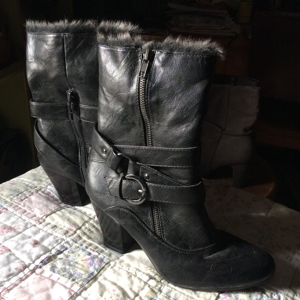 White Mountain Ankle Boots - Black